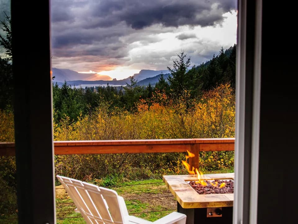 Gorgeous view Secluded Tiny Cottage w/Disc golf in Stevenson, Washington, United States