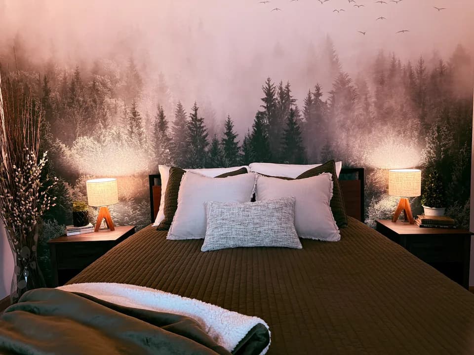Gorge Landing Spot: Walk to Pubs, Retreat to Trees in Stevenson, Washington, United States