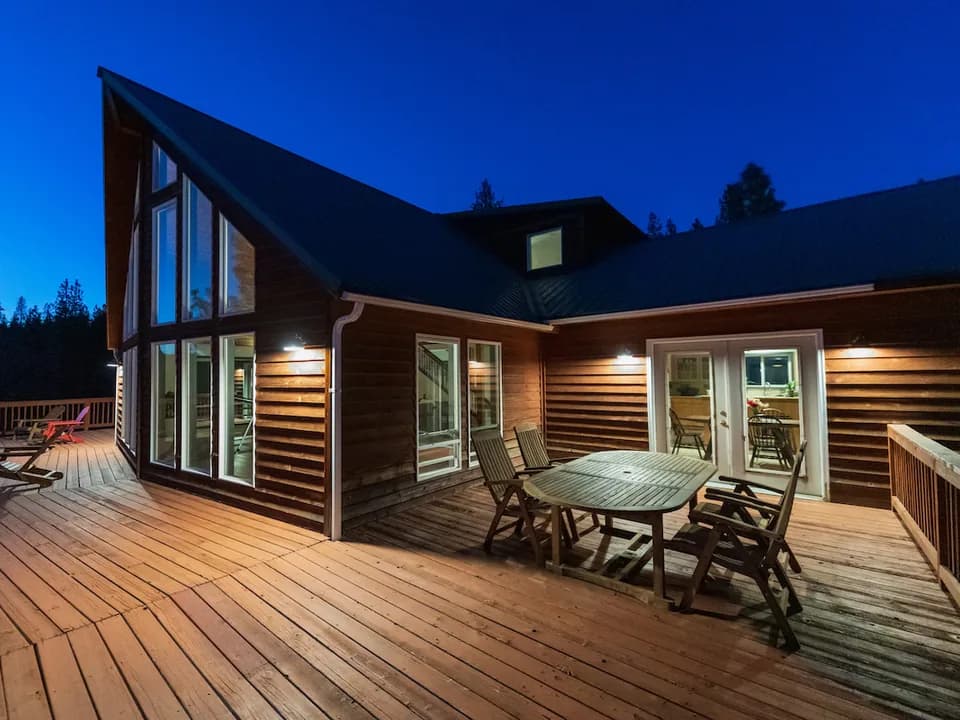 Now Sleeps 12! Escape to the Pines! in Goldendale, Washington, United States