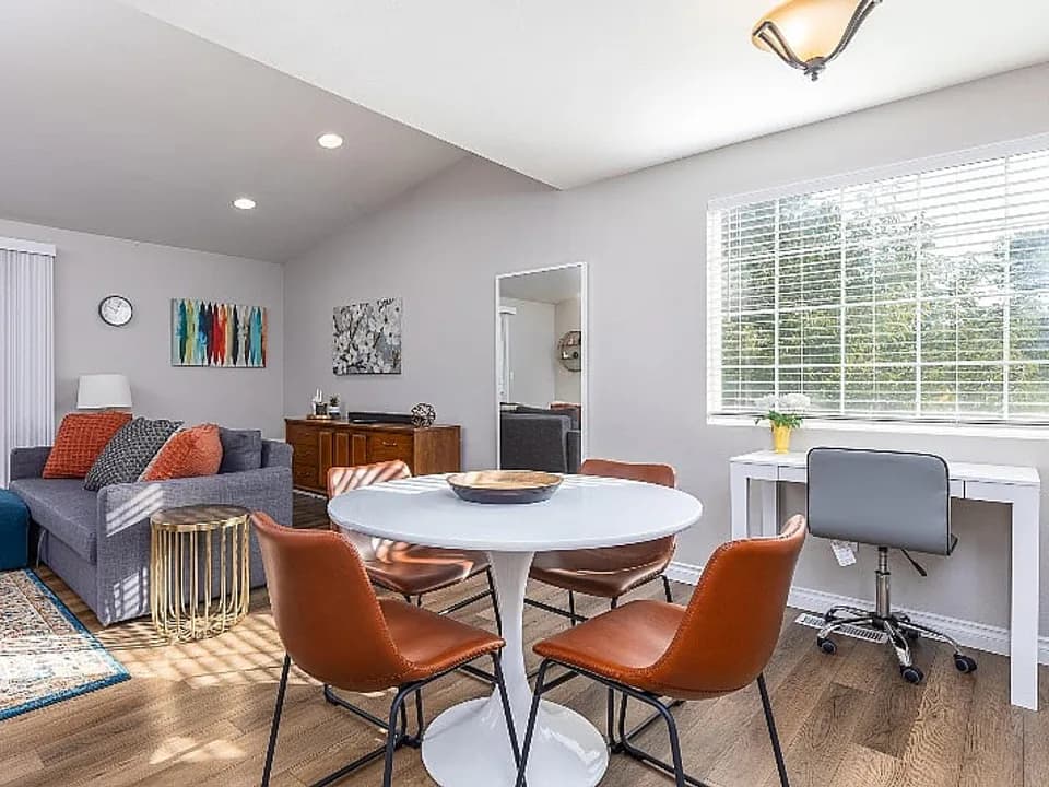 Beautiful 2 BR, Pets Welcome! in Kennewick, Washington, United States